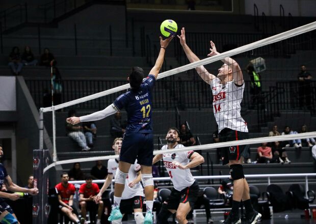 Suzano Vôlei vence Sesi em Bauru e se aproxima de vaga no semifinal do Paulista 2026