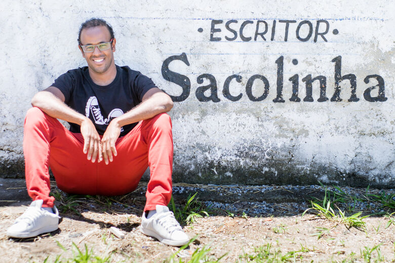 Escritor Ademiro Alves, o Sacolinha, é coordenador do Festival
