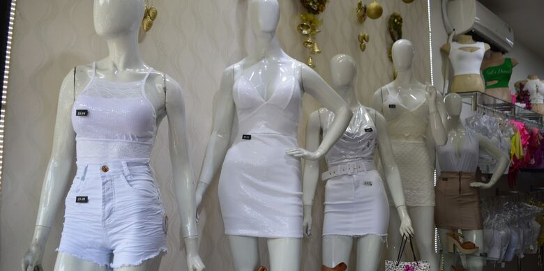 Loja roupas brancas fashion