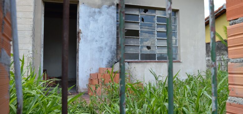 Imóveis abandonados estão localizados no bairro do Sesc, em Suzano. Moradores pedem providências