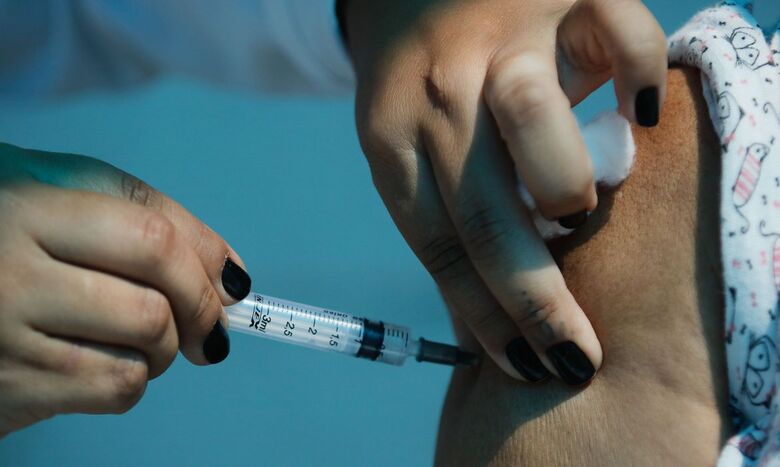 Covid-19: São Paulo amplia vacinação para profissionais de saúde