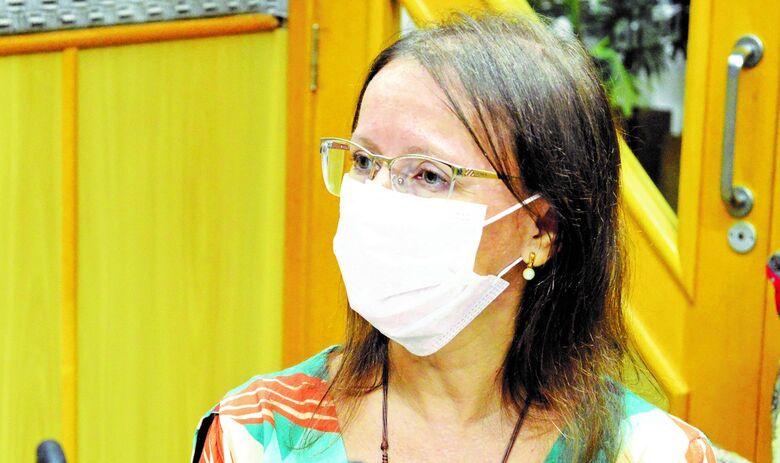 Coordenadora da Câmara Técnica de Saúde do Condemat, Adriana Martins destacou os desafios e dificuldades que os municípios devem enfrentar na operacionalização simultânea de duas campanhas de vacinação: Influenza e Covid-19