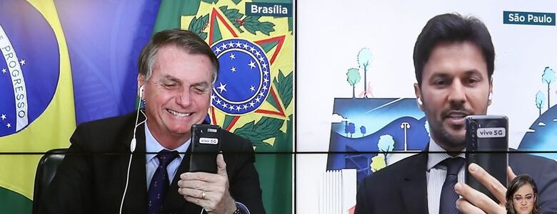 Bolsonaro recebe primeira videochamada com 5G