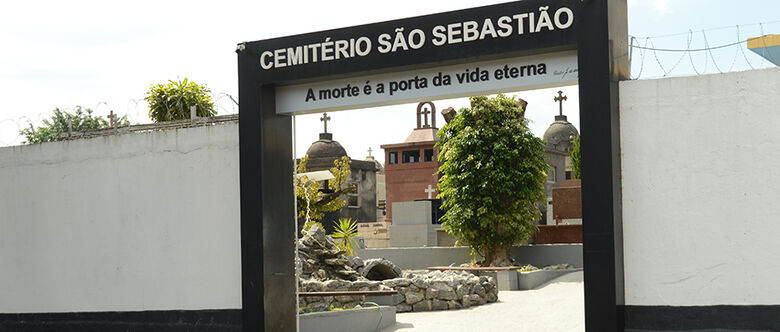 Em Suzano, existem quatro cemitérios, sendo dois municipais (São Sebastião e São João Batista) e dois privados. Nos dois cemitérios municipais, foram realizados 333 sepultamentos em março e 264 em abril