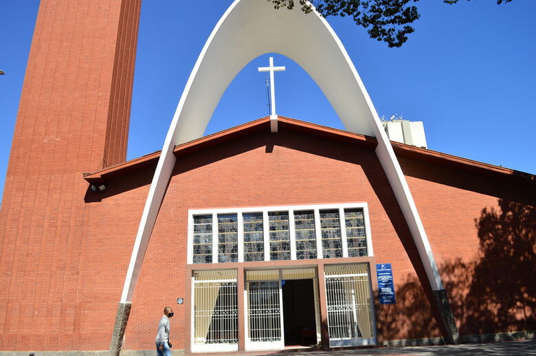 Paróquia São Sebastião realizará missas presenciais e online na quinta-feira (3), dia de Corpus Christi