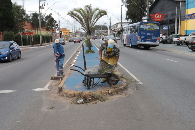 Rua Dr. Prudente de Moraes recebe serviços de zeladoria