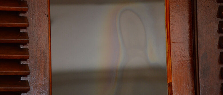 Quase 19 anos depois, ‘santa da janela’ ainda atrai fiéis em Ferraz