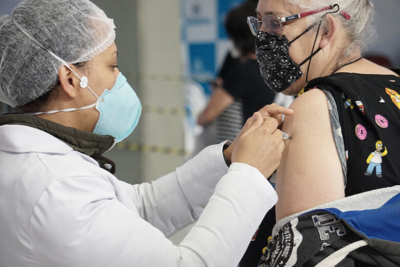 Suzano dá início à vacinação de grávidas, puérperas e pessoas com comorbidades