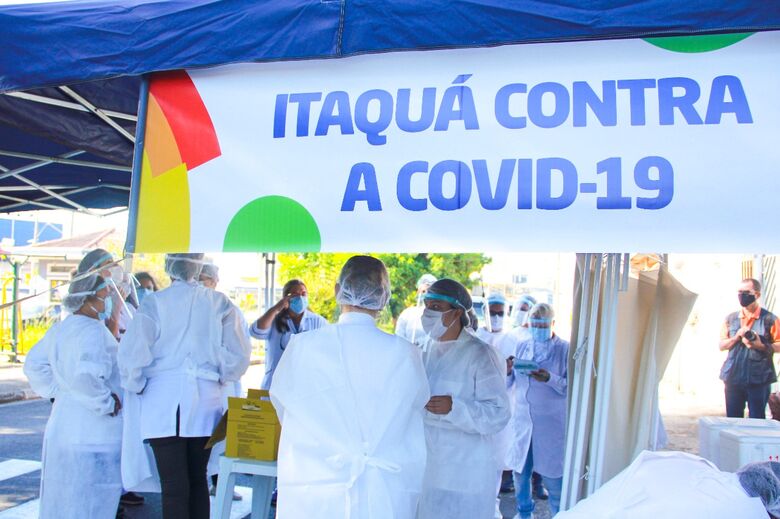 Idosos de 60 e 61 anos terão três drive-thrus para se vacinar neste sábado em Itaquá