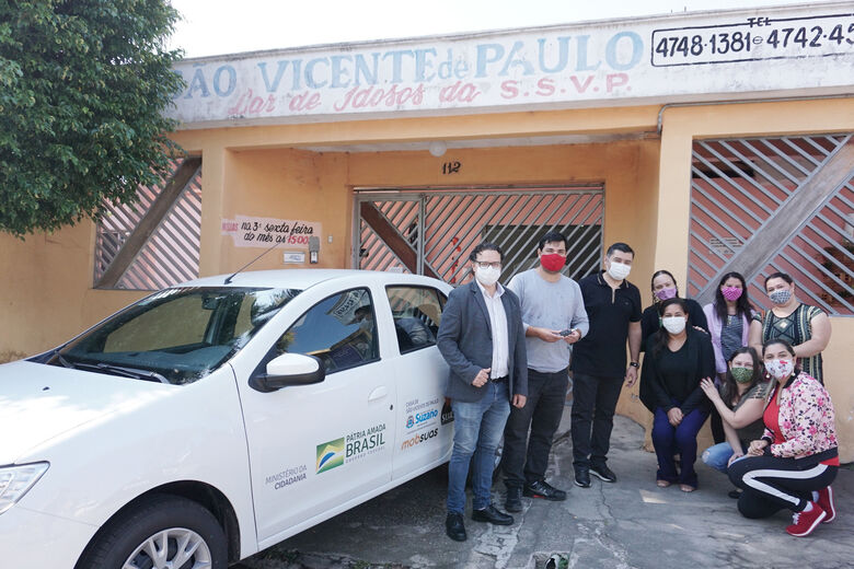Associação São Vicente de Paulo recebe doação de veículo