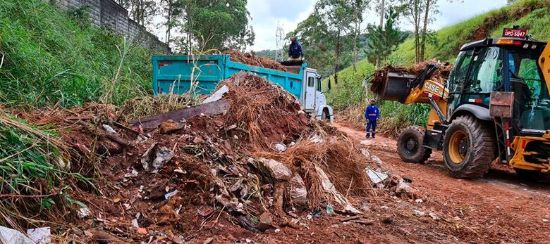 Agentes recolheram 510 toneladas de resíduos diversos nas estradas Portão do Honda e de Suzano