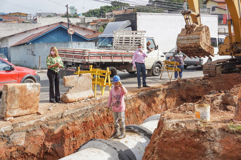 Prefeitura realizou serviços de drenagem no bairro Água Vermelha