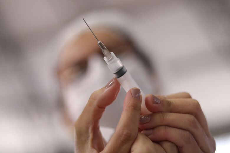 Vacinação contra a Covid-19 atende em horário ampliado na Arena Suzano