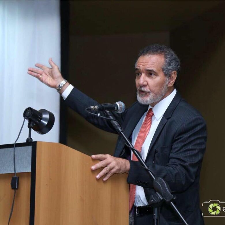 Mestre e doutor pela PUC-SP, ele também era doutor por Sorbonne e pós-doutor em Coimbra.