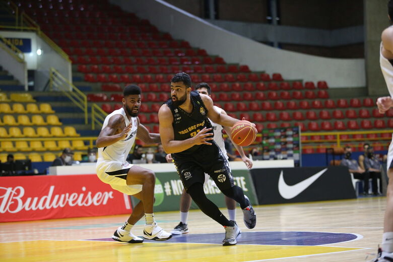 Mogi Basquete renova com o ala-pivô Wesley Castro por mais uma temporada
