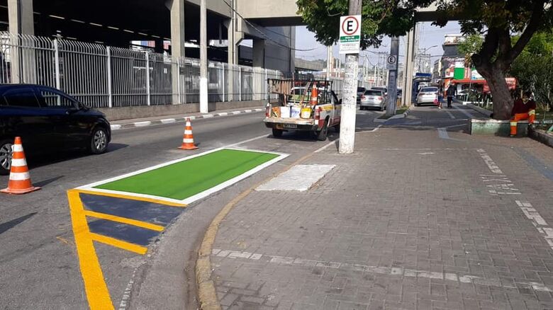 Ferraz implanta vagas de curta duração para estacionamento de veículos no Centro