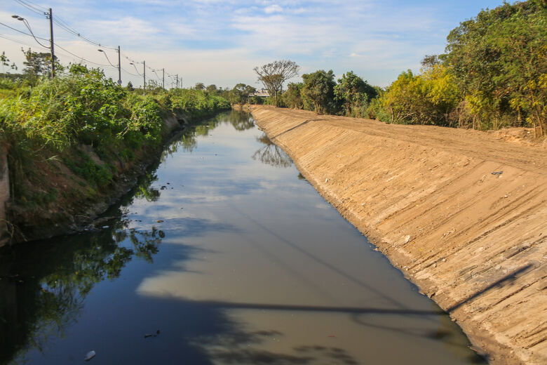DAEE concluiu em 16 de julho, os serviços de limpeza e desassoreamento do Córrego Itaim