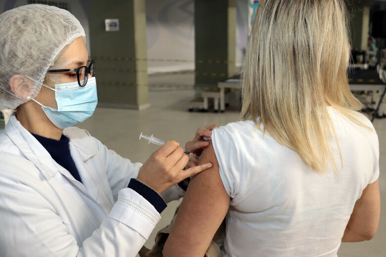 SP bate recorde e aplica mais de 3,1 milhões de doses de vacina contra a Covid-19