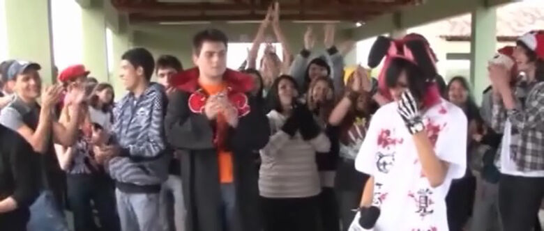 José Amauri de Souza Ribeiro, de 34 anos, viralizou na televisão e nas redes sociais vestido baseado em bandas japonesas e cantando uma música de rock da cultura nipônica