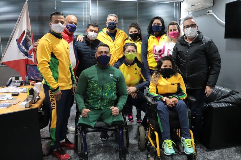 Suzano felicita a atleta paralímpica suzanense Evelyn Oliveira