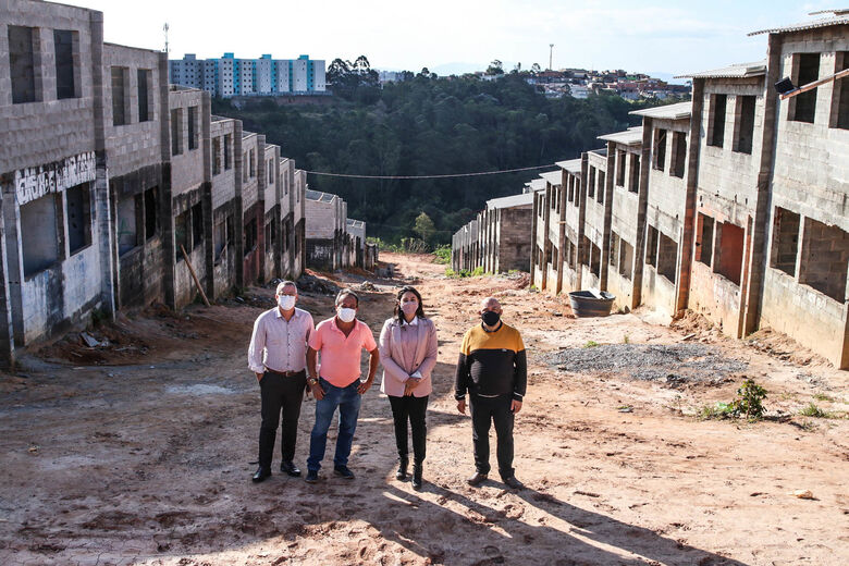 Obras das casas da Vila São Paulo em Ferraz seguem em ritmo acelerado