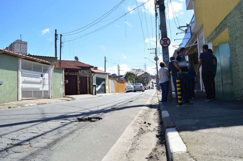 Moradores reclamam da qualidade de rua no Centro de Poá e pedem melhorias
