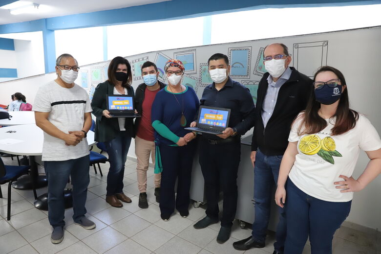 Escola da Vila Helena recebe chromebooks e cursos de tecnologia