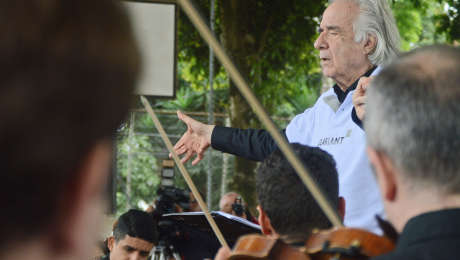 Maestro João Carlos Martins fará concerto virtual para celebrar projeto de música de jovens e crianças em Suzano