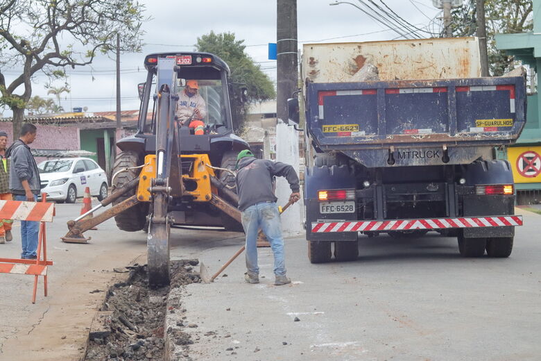 Obras de pavimentação têm início na Avenida Antônio Marques Figueira