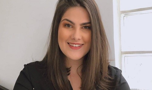 Nathália Cremoneze é a head de produto do DINO