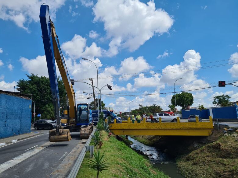 Equipes de manutenção seguem com limpeza do rio Una