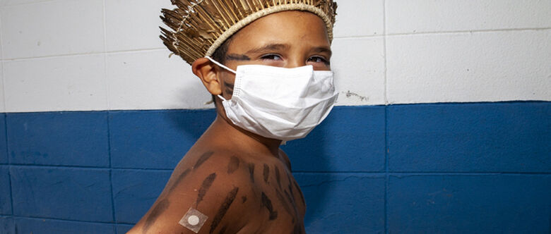 Indígena de 6 anos foi a primeira criança vacinada em Mogi das Cruzes