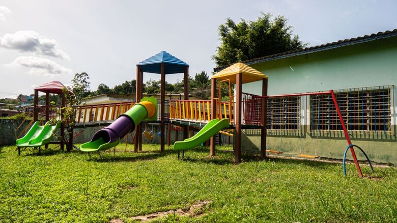 Ferraz instala novos playgrounds em 25 escolas municipais