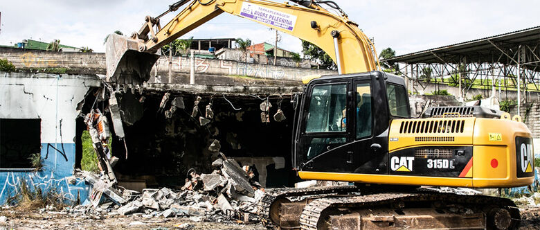 Etec foi inaugurada em 2007 e desativado há mais de quatro anos, o local era alvo constante de reclamações dos moradores do bairro devido à depredação e a presença de usuários de droga