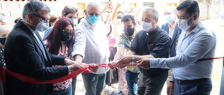 Inaugurou nesta quinta-feira (10/03) a nova creche comunitária do Jardim Varan