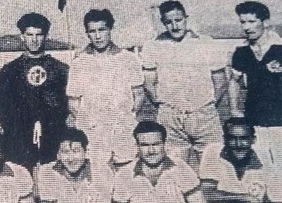 Arnaldo Madeira é o primeiro da direito para esquerda entre os jogadores agachados