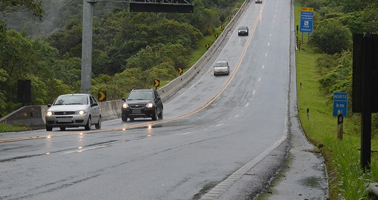 Mogi-Bertioga registra movimento tranquilo na descida para o litoral