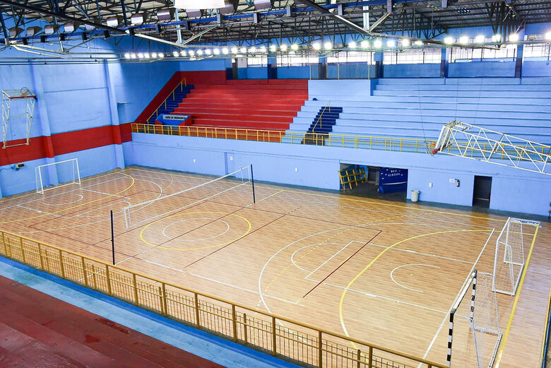 Revitalização de quadra do Complexo Poliesportivo Paulo Portela é concluída