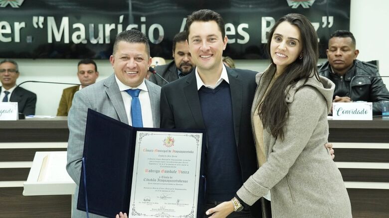 Pelo trabalho na causa animal, Rodrigo Gambale recebe título de 'Cidadão Itaquaquecetubense'