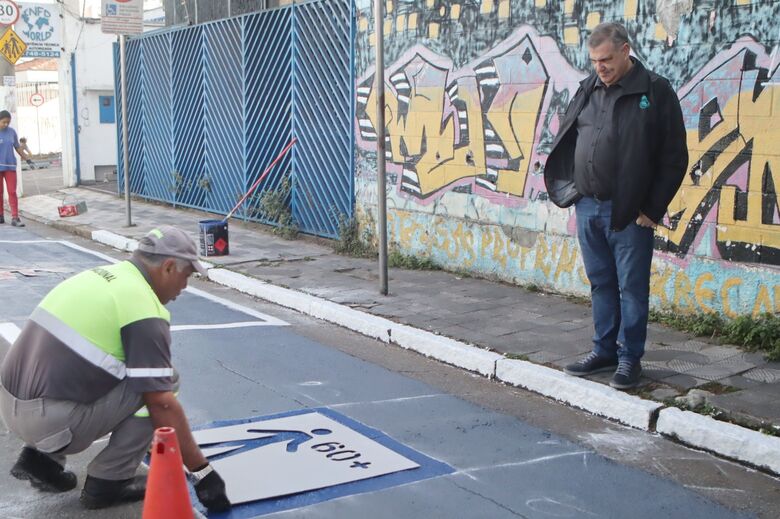 Suzano iniciou <CW-55>neste mês o processo de atualização da sinalização das vagas de estacionamento para idosos