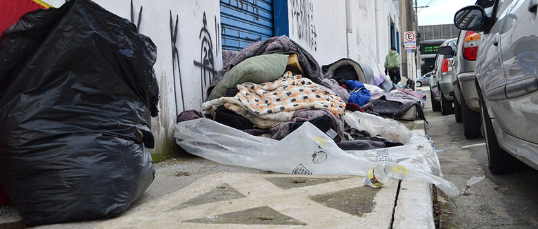 Prefeituras estimam número de pessoas nessas condições e oferecem auxílio