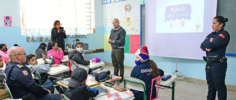 Alunos do 5º ano participaram da primeira aula do projeto Maria Vai à Escola