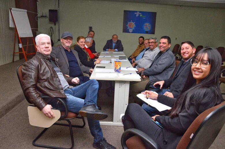 ACE Suzano sedia reunião entre associações comerciais