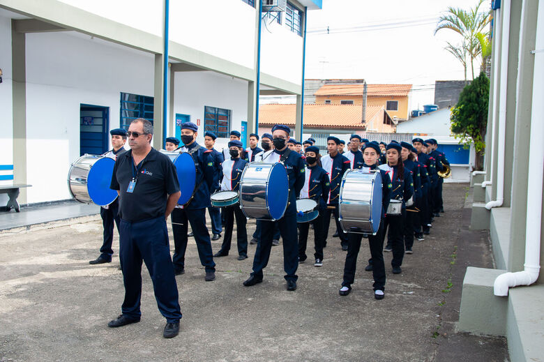 Fanfarra da Guarda Mirim de Suzano recebe novos uniformes