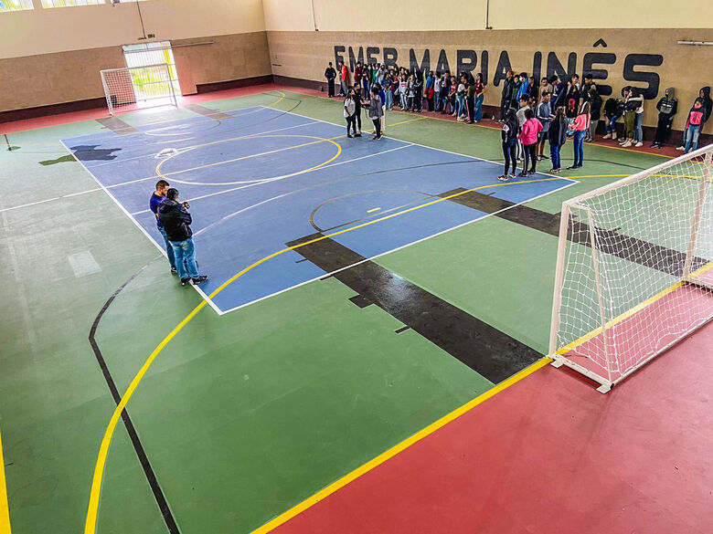 Ferraz entrega reforma de quadra da escola Professora Maria Inês
