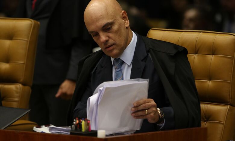 Ministro do STF, Alexandre de Moraes, determina bloqueio de contas