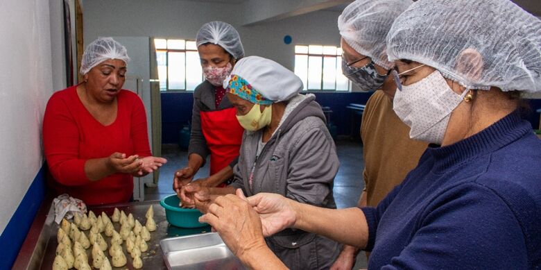 Vagas abertas para cursos de fabricação de doces e salgados