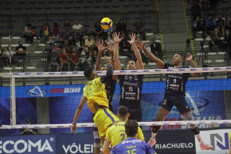 Suzano Vôlei bateu o Araguari Vôlei por 3 sets a 0 na noite desta quinta-feira (10)