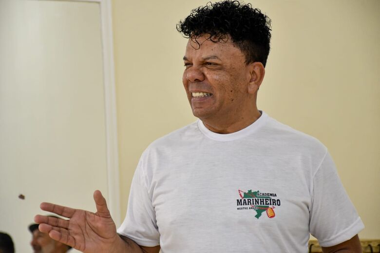 Mestre Amaro, dono da Academia Marinheiro de Capoeira, fará apresentação
