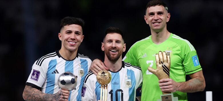 Messi e Martinez conquistas bola e luva de ouro, respectivamente